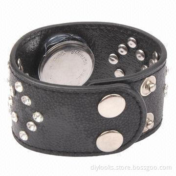 Cool Punk Style Rhinestone Decoration Leather Band Wrist Watch (Black)